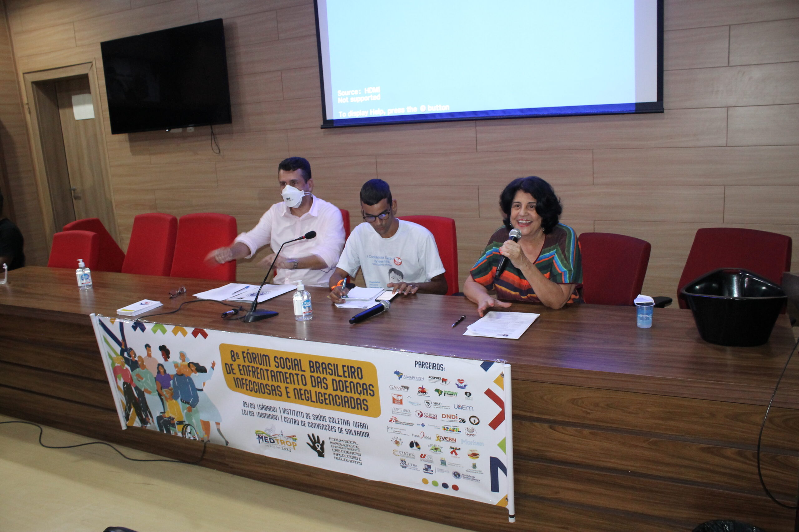 8º Fórum Social Brasileiro de Enfrentamento das Doenças Infecciosas e Negligenciadas apresenta Carta-Manifesto durante abertura do MedTrop 2023 em Salvador