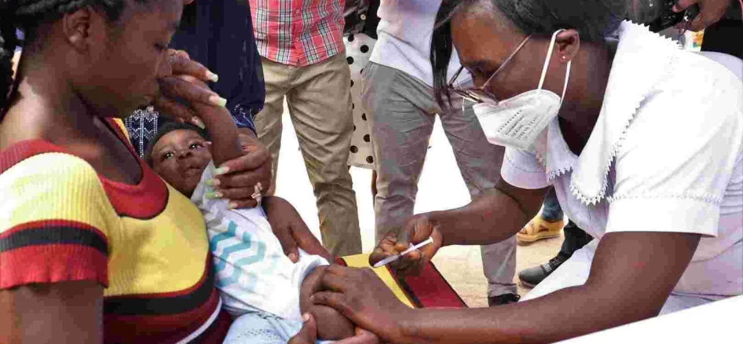 A-nurse-administering-a-malaria-vaccine-to-a-child-to-mark-the-beginning-of-the-expanded-immunizatio-min-_1_