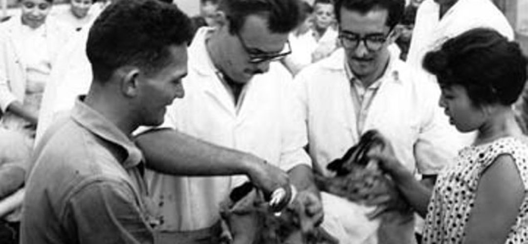 Professor Wilson Mayrink em trabalho de campo sobre leishmaniose canina